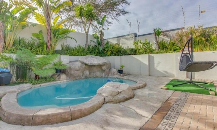 5 Bedroom Property for Sale in Deo Gracia Western Cape